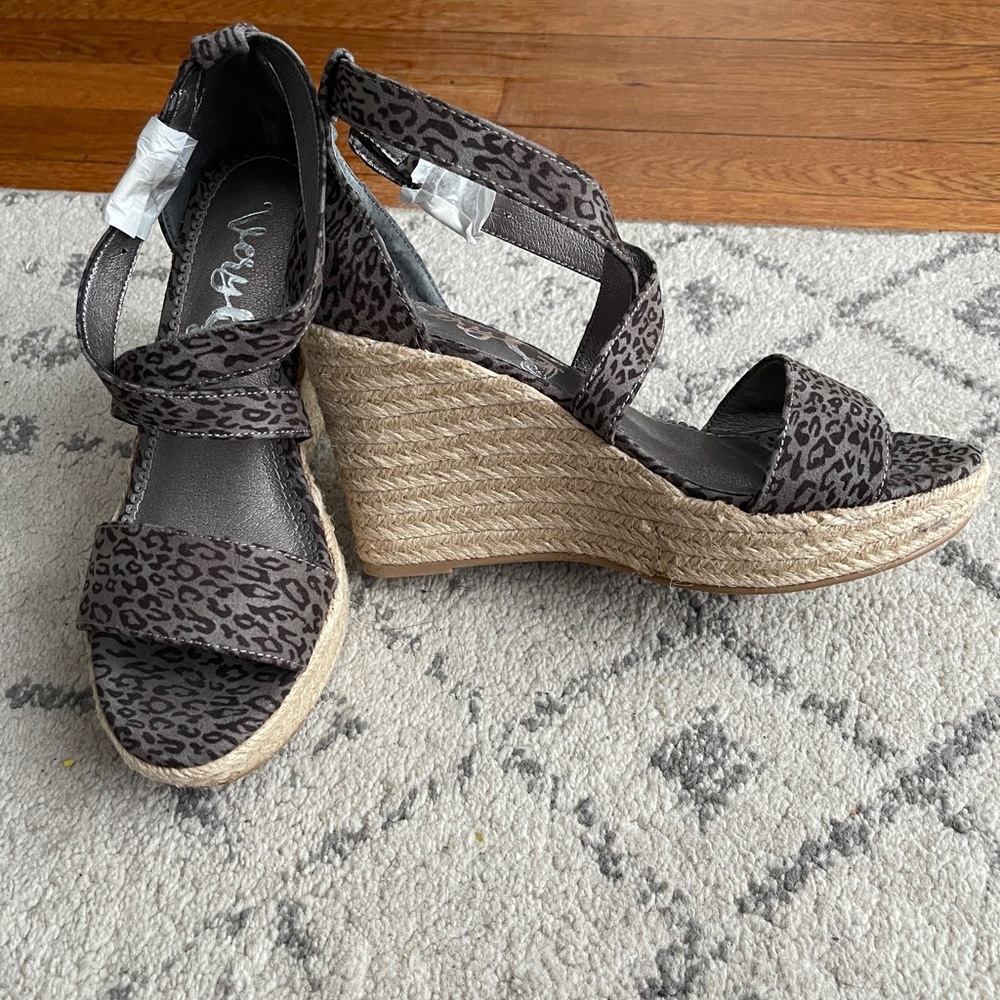 Very G Wedges - Picture 2 of 5